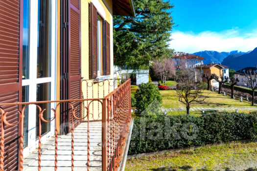 Villa classica con ampio giardino a Cernobbio