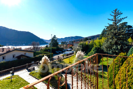 Villa classica con ampio giardino a Cernobbio