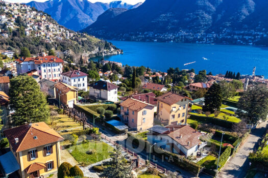Villa classica con ampio giardino a Cernobbio