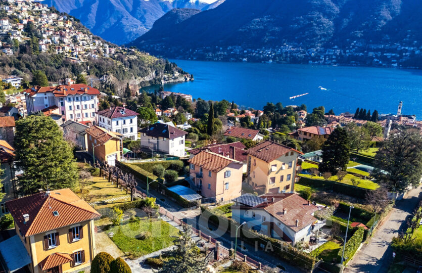 Villa classica con ampio giardino a Cernobbio