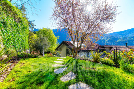 Casa di lago con giardino e vista lago a Carate Urio
