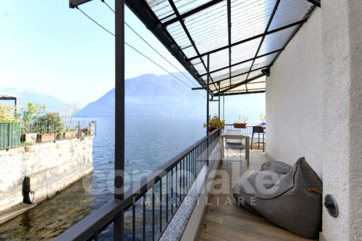 Casa storica direttamente a lago con terrazzo a Brienno