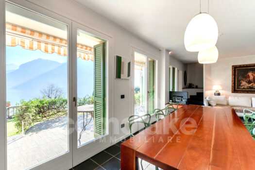 Villa con giardino e splendida vista lago a Moltrasio