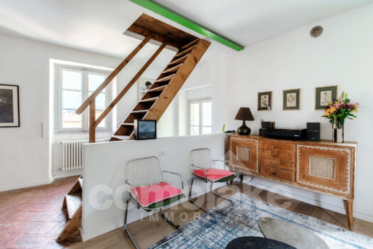 Casa di lago con giardino a Torno