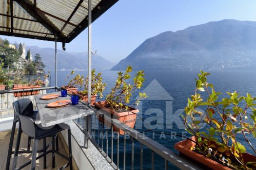 Casa storica direttamente a lago con terrazzo a Brienno