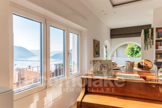 Villa moderna con vista lago a Moltrasio