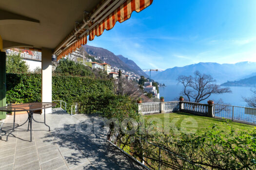 Villa con giardino e splendida vista lago a Moltrasio