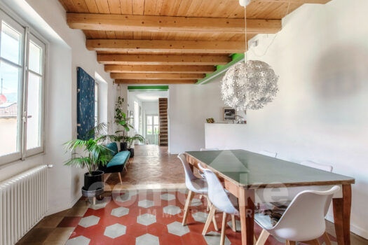 Casa di lago con giardino a Torno