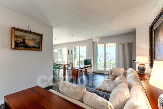 Villa con giardino e splendida vista lago a Moltrasio