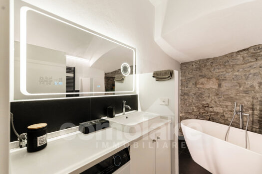 Casa storica direttamente a lago con terrazzo a Brienno