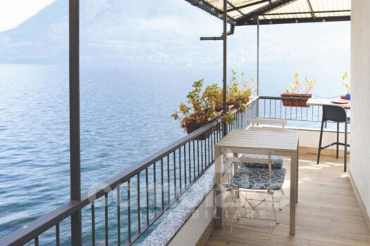 Casa storica direttamente a lago con terrazzo a Brienno