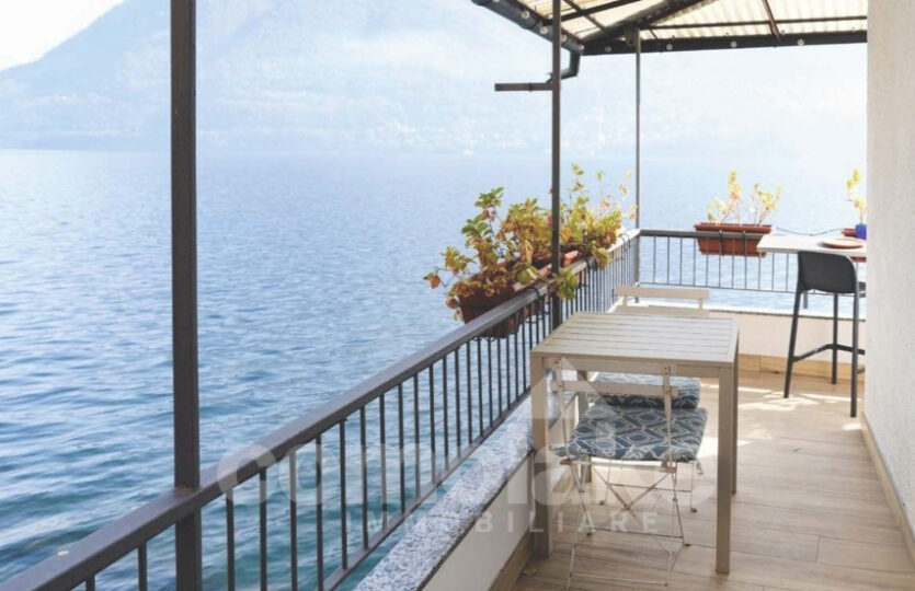 Casa storica direttamente a lago con terrazzo a Brienno