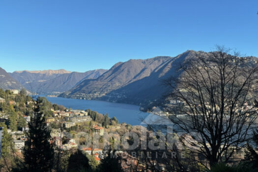 Appartamento con terrazzo vista lago a Como
