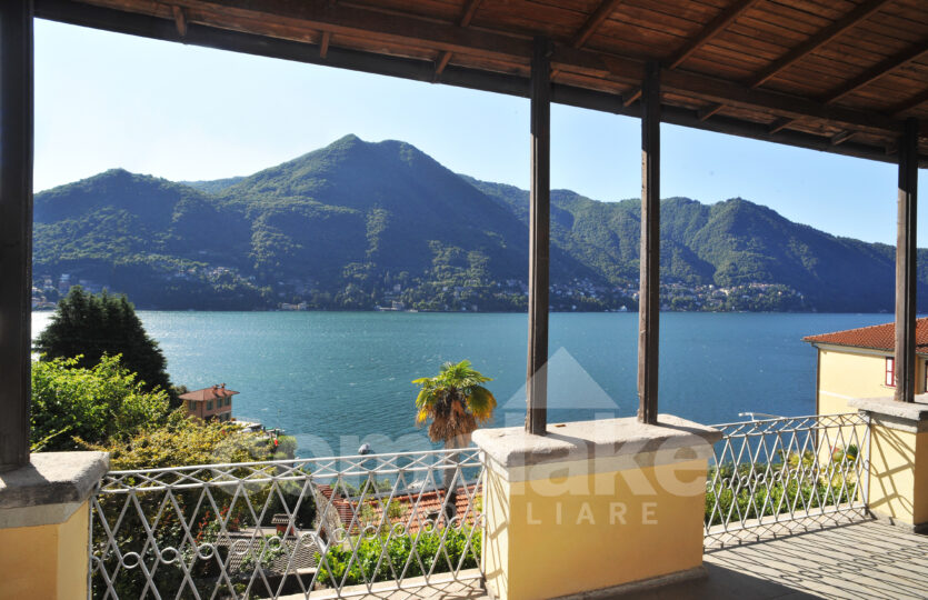 Casa storica con terrazzo e giardino a Moltrasio