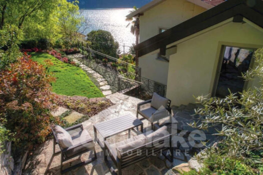 Casa di lago con giardino e vista lago a Carate Urio