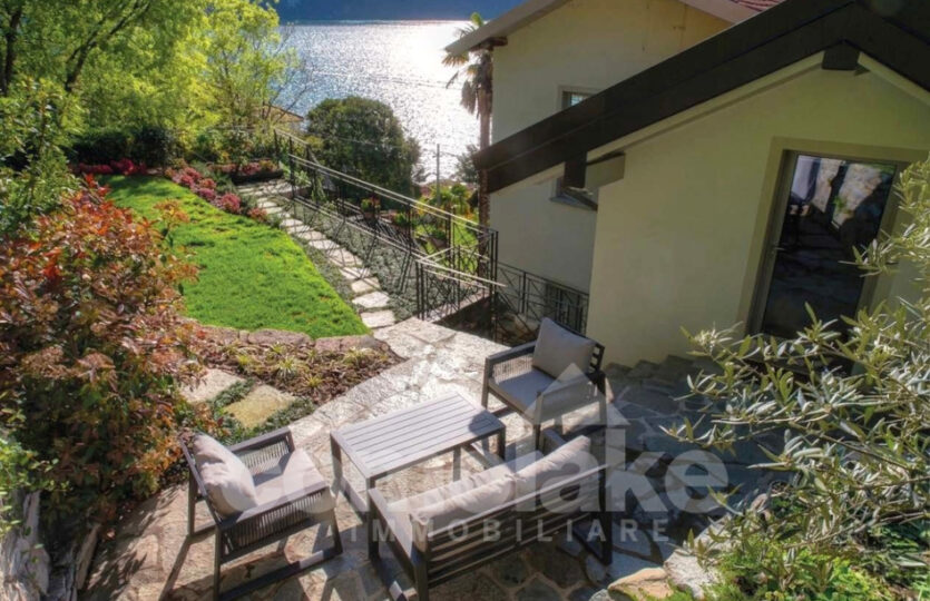 Casa di lago con giardino e vista lago a Carate Urio