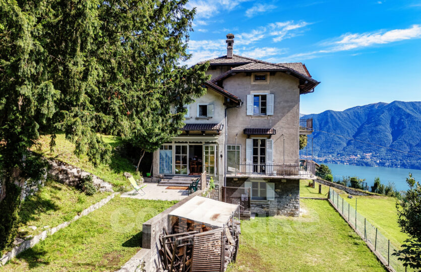 Antica casa di lago con ampio giardino a Cernobbio