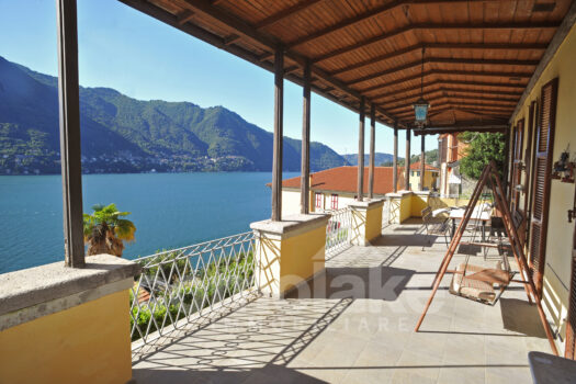 Casa storica con terrazzo e giardino a Moltrasio