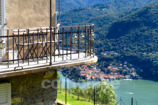 Antica casa di lago con ampio giardino a Cernobbio