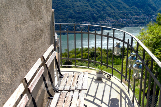 Antica casa di lago con ampio giardino a Cernobbio
