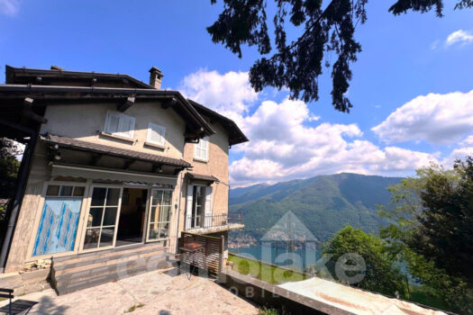 Antica casa di lago con ampio giardino a Cernobbio
