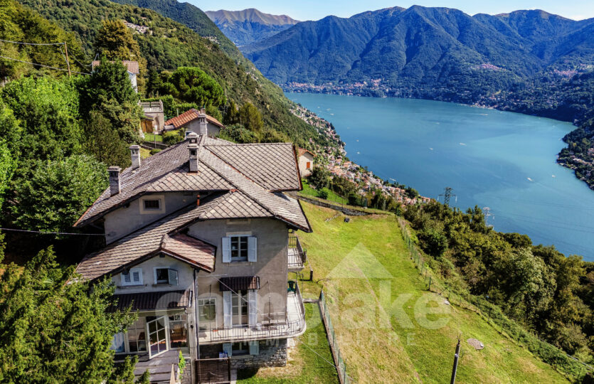 Antica casa di lago con ampio giardino a Cernobbio
