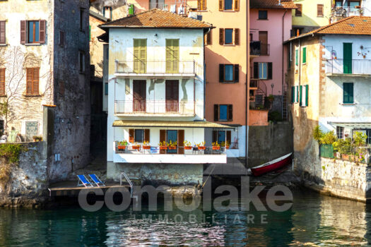 Casa storica direttamente a lago con terrazzo a Brienno