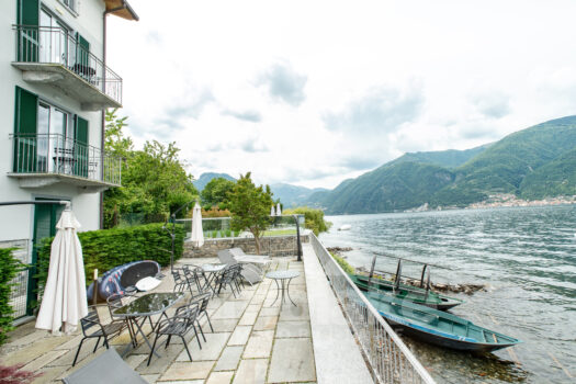 Appartamento con balcone direttamente a lago vicino a Bellagio