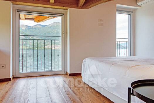 Appartamento con balcone direttamente a lago vicino a Bellagio