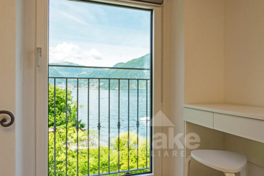 Appartamento con balcone direttamente a lago vicino a Bellagio