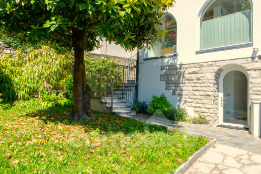 Villa moderna con vista lago a Moltrasio