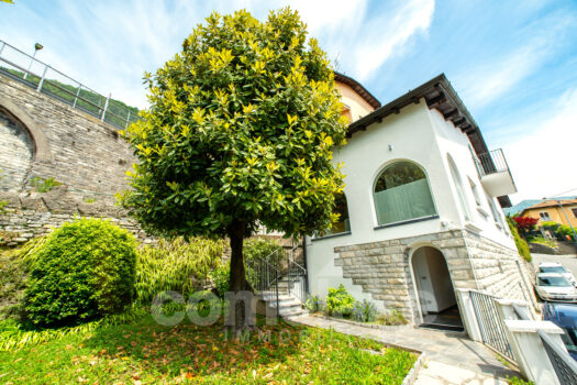Villa moderna con vista lago a Moltrasio