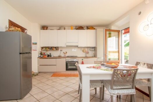 Trilocale ristrutturato in centro Menaggio – con garage e terrazzo di 85 mq