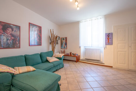 Trilocale ristrutturato in centro Menaggio – con garage e terrazzo di 85 mq