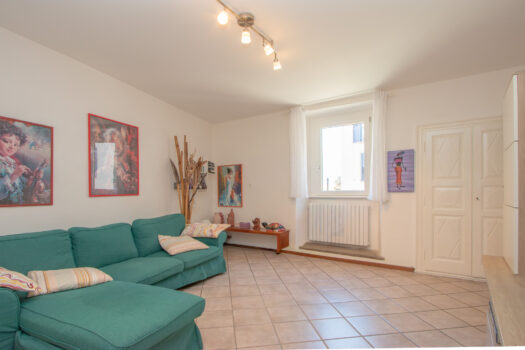 Trilocale ristrutturato in centro Menaggio – con garage e terrazzo di 85 mq