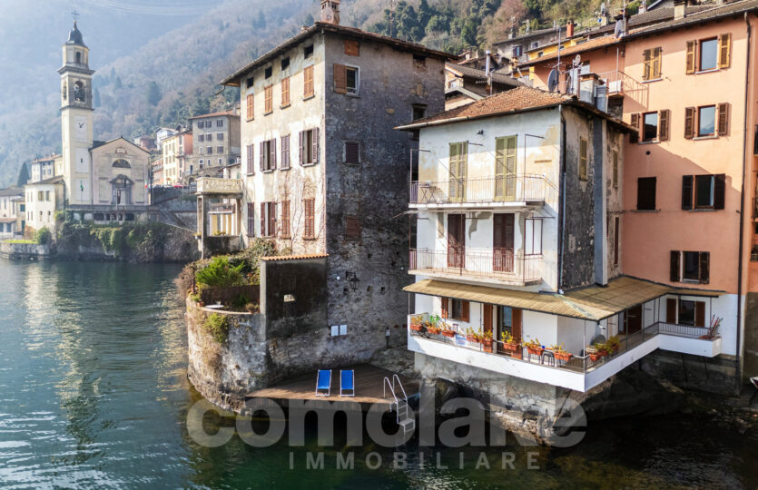 Casa storica direttamente a lago con terrazzo a Laglio