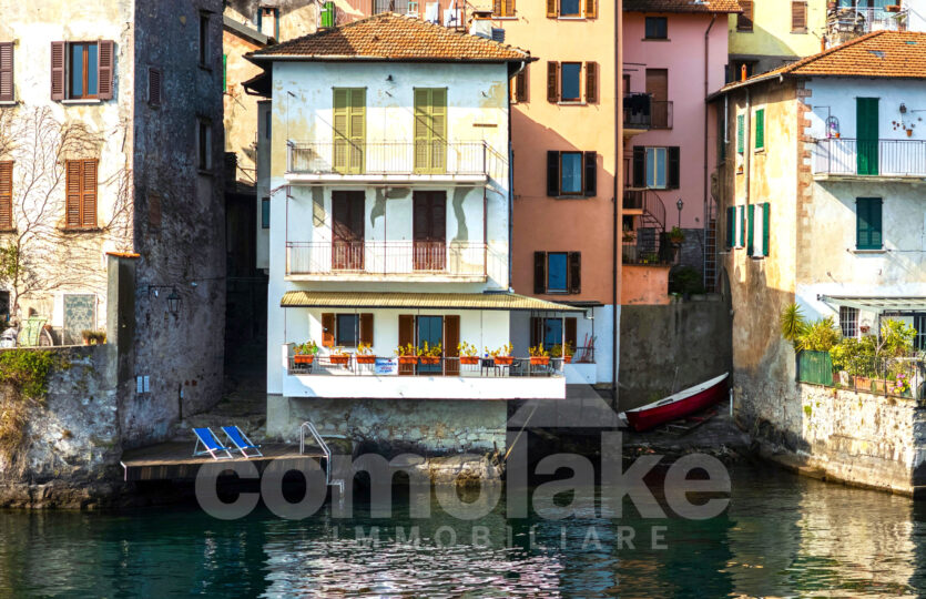 Casa storica direttamente a lago con terrazzo a Laglio