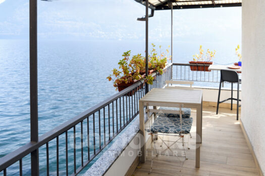 Casa storica direttamente a lago con terrazzo a Laglio