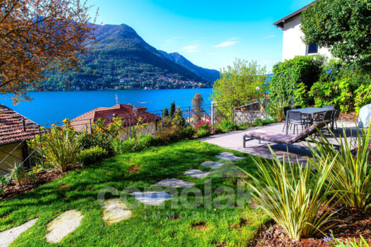 Casa di lago con giardino e vista lago a Carate Urio