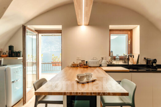 Casa storica direttamente a lago con terrazzo a Laglio