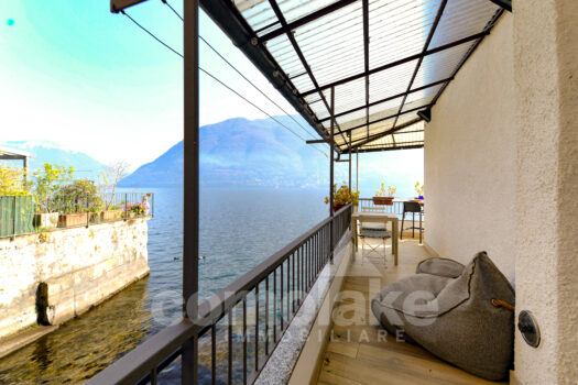 Casa storica direttamente a lago con terrazzo a Laglio