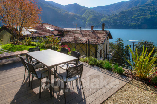 Casa di lago con giardino e vista lago a Carate Urio
