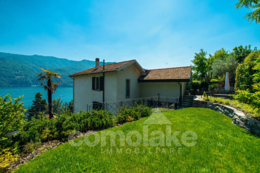 Casa di lago con giardino e vista lago a Carate Urio