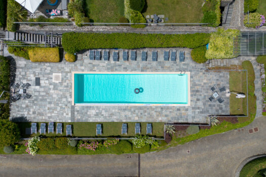 Prestigioso appartamento panoramico a Menaggio – piscina e solarium