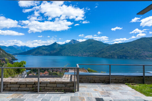 Prestigioso appartamento panoramico a Menaggio – piscina e solarium