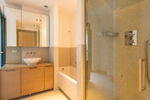 Prestigioso appartamento panoramico a Menaggio – piscina e solarium