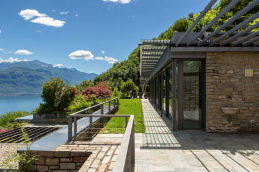 Prestigioso appartamento panoramico a Menaggio – piscina e solarium