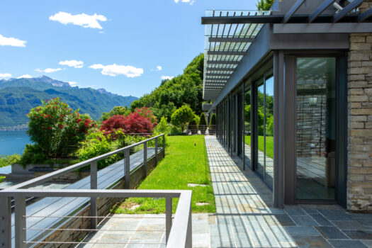 Prestigioso appartamento panoramico a Menaggio – piscina e solarium
