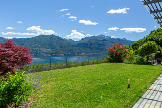 Prestigioso appartamento panoramico a Menaggio – piscina e solarium