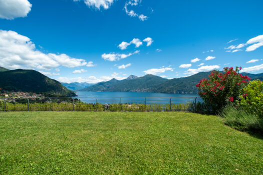 Prestigioso appartamento panoramico a Menaggio – piscina e solarium